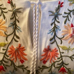 J.Jill tunic style summer embroidered top